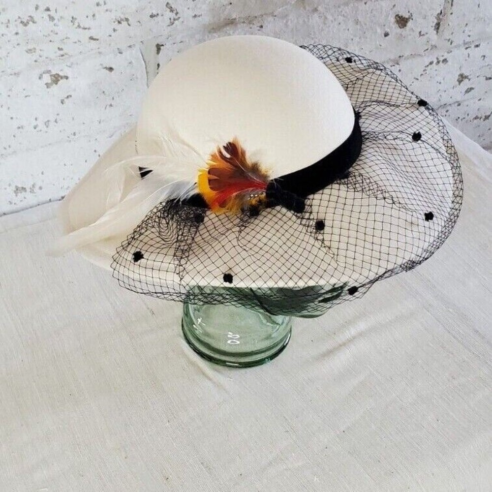 VINTAGE | Plaza Suite for BETMAR | Ladies Cream White Fishnet Veil Bow Wool Hat - Picture 6 of 10
